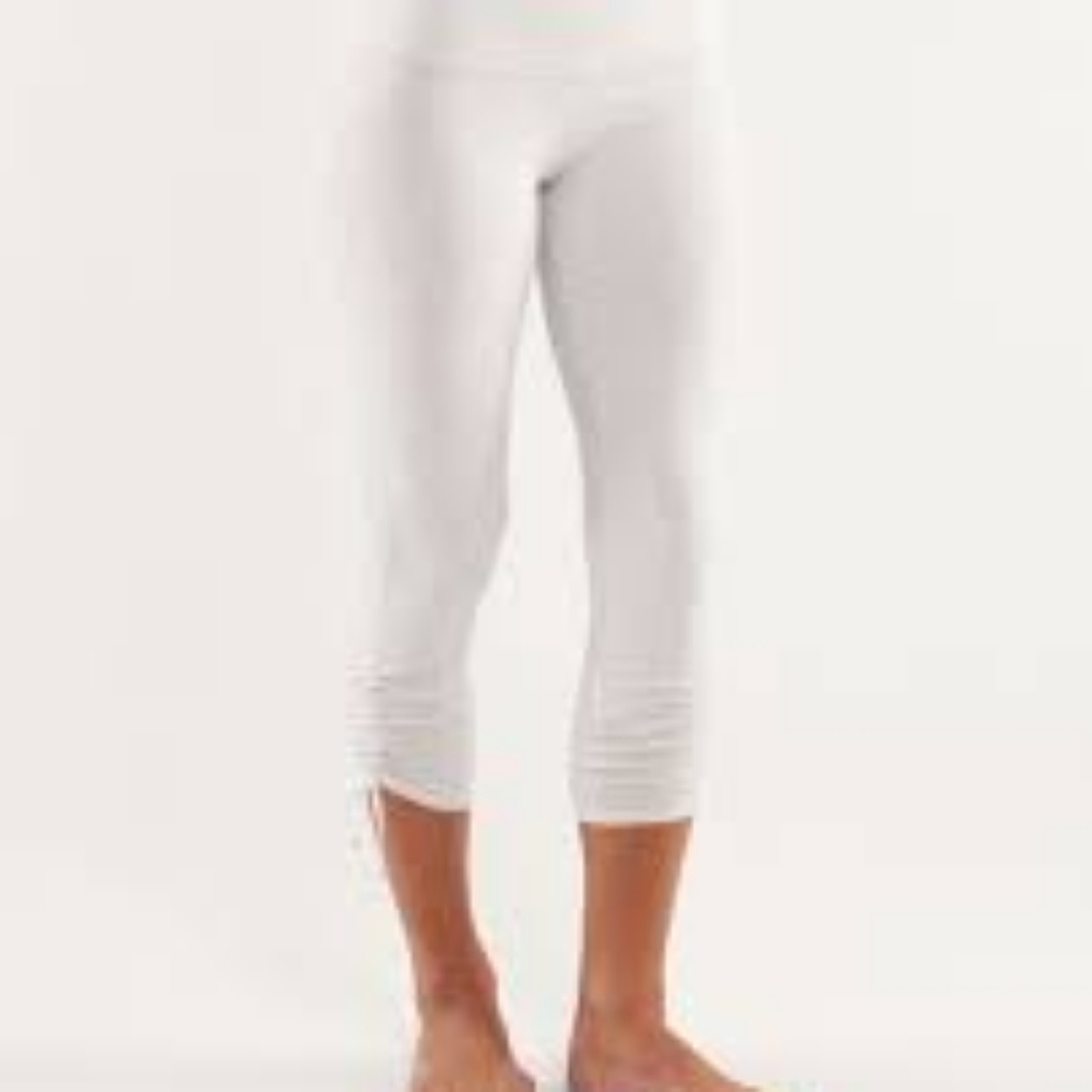 Rare Lululemon Wandering Yogini Crop size 8